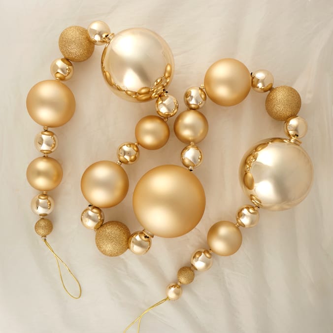 Shatterproof Christmas Bauble Garland – Elegant Holiday Tree & Home Decoration