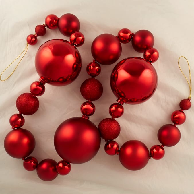 Shatterproof Christmas Bauble Garland – Elegant Holiday Tree & Home Decoration