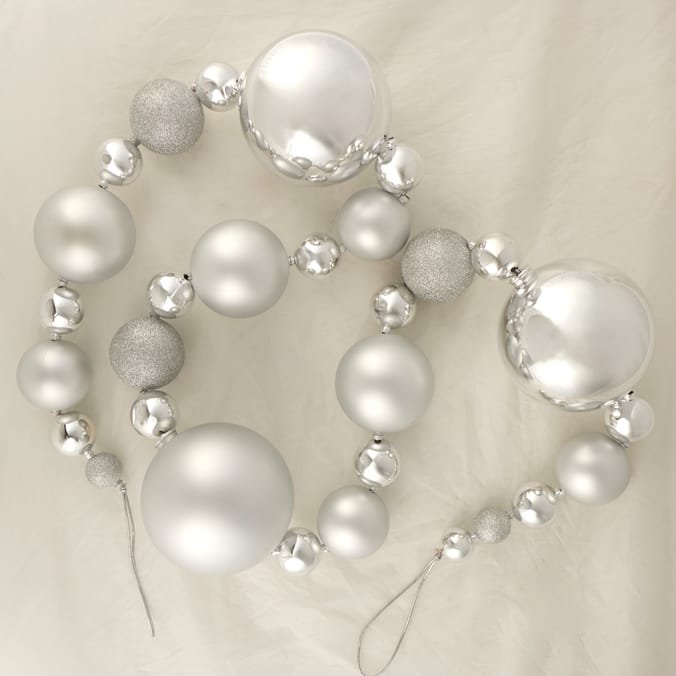 Shatterproof Christmas Bauble Garland – Elegant Holiday Tree & Home Decoration