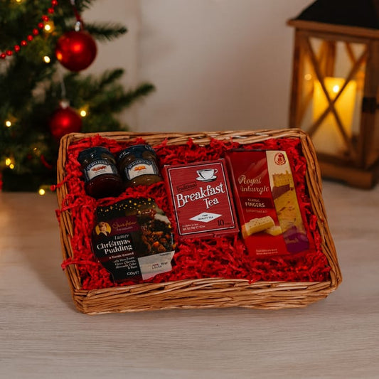 Luxury Christmas Food Gift Hamper – Festive Tea, Shortbread, Jams & Christmas Pudding Basket